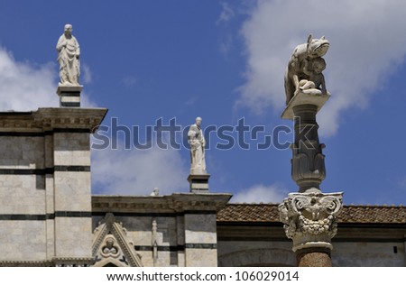 Sienese wolf in the piazza del duomo siena tuscany southern italy europe