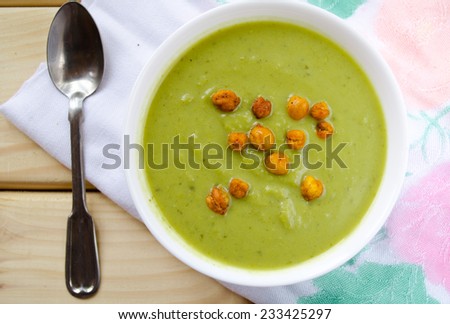 Green cream soup from broccoli and peas, with grilled chickpeas
