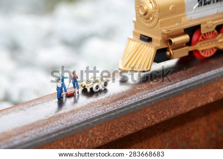 Team(miniatures) makes maintenance of vintage train.