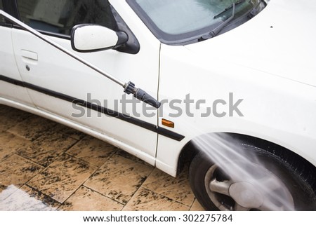 Car washing with high pressure water jet