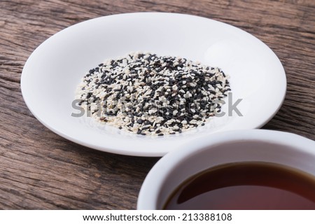 sesame seeds oil and sesame seeds on wooden table top