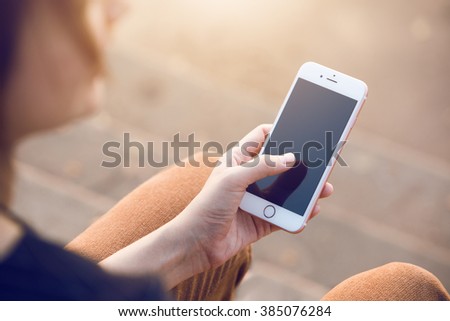 woman\'s hand using smartphone