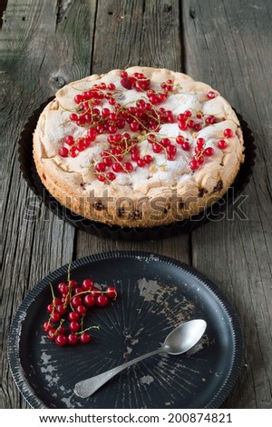 vanilla cake with fresh red currants
