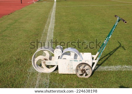 Equipment for paint lines football on the field