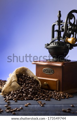 Coffee mill with coffee sack