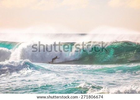 Epic Hawaiian Surf on Oahu\'s North Shore