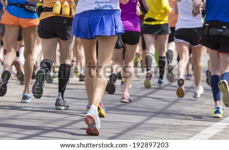 Athletes heading fast and steadily to the finishing line during a marathon in the USA.