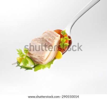 Tuna meat with fresh veggies on a fork