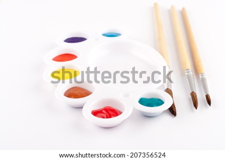 different size paint brushes and color palette