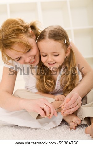 Girl+filing+nails