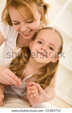 Girl+filing+nails