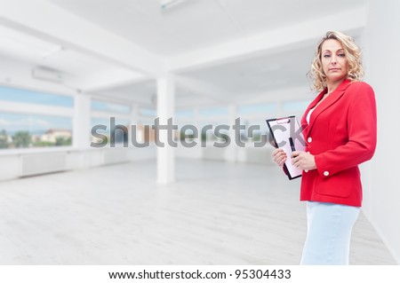 Real estate agent in large office space to let