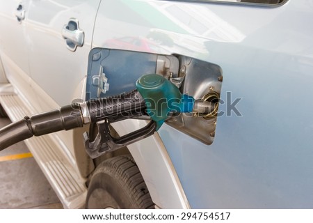 blue fuel connecting to the car, add fuel