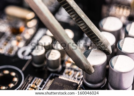 Computer repair, installation capacitor