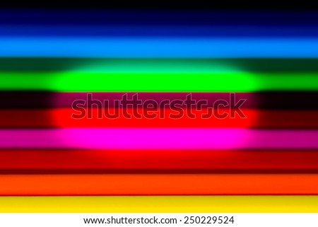Horizontal smooth color spectrum in the form of diffuse bands. Central illumination