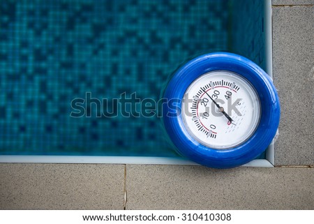 Water temperature gauge for swimming pools. Selective focus.