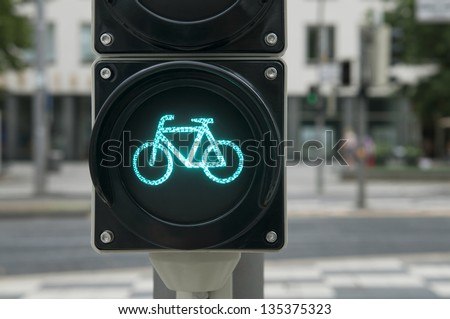 Green light for bicycle lane on traffic light