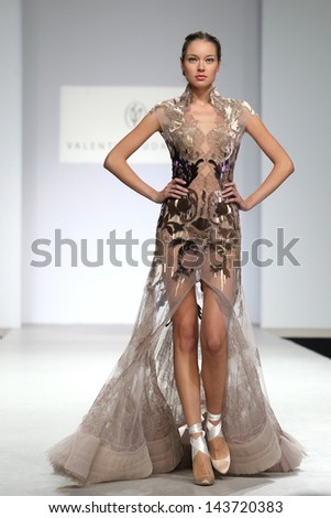 MOSCOW - OCTOBER 20: Model on podium during show of Valentin Yudashkin Collection as part of Fashion Week,, on October 20, 2010, Moscow, Russia