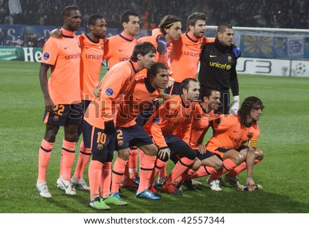 barcelona team picture. Barcelona team pose for a