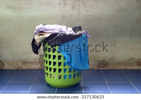 Pile of dirty clothes in a washing basket / Pile of dirty clothes