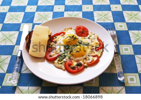sunny-side up eggs with fried tomatos and toast with cheese