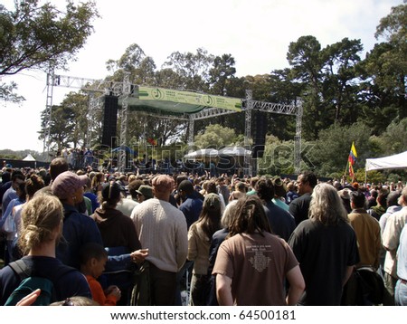 SAN FRANCISCO, CA - APRIL 22: Stephen Marley featuring Junior Gong sings at Music & Arts Festival - the nation\'s largest celebration of Earth Day in Golden Gate Park, San Francisco April 22, 2007