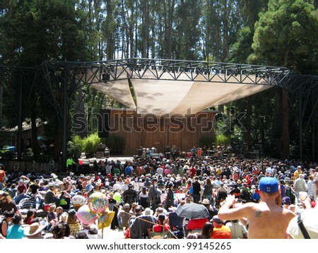 SAN FRANCISCO - AUGUST 22: 73rd Stern Grove Festival: Rogue Wave preforms during the opening act to a large crowd at outdoor concert. August 22, 2010 in San Francisco CA.