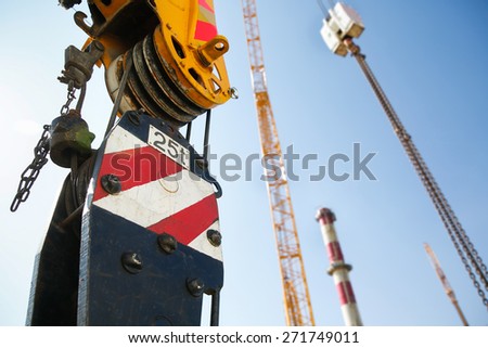 Pulley of a mobile lifting crane on a construction site, capable of lifting 25 tons of load. Heavy duty machinery for heavy construction industry.