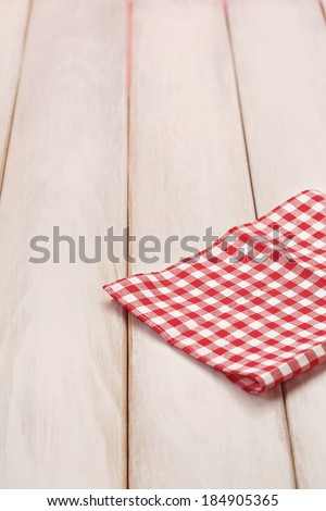 Plaid cloth on picnic table/Picnic table background.