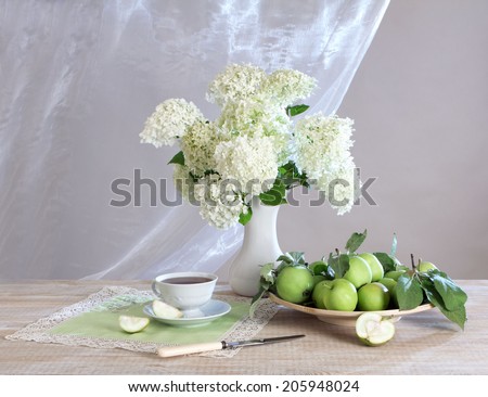 Photos with the tea ceremony, apples and hydrangea bouquet