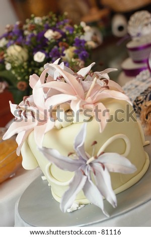 fondant wedding cake with lily decoration