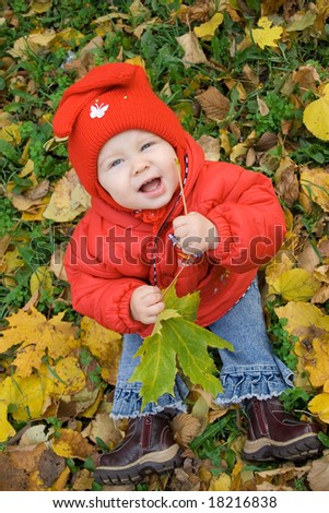 baby with leaf in hands
