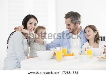 breakfast for an happy family