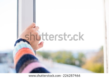 hands close open window