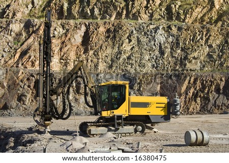 Work in stone pit mining stone