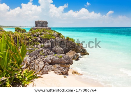 God of Winds Temple on turquoise Caribbean sea. Ancient Mayan ruins of Tulum, Mexico