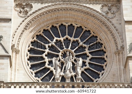 Notre Dame of Paris: Virgin and kid between two angles over the large rose of the main facade