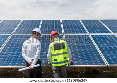 Asia\'s new power energy engineers and energy experts in China\'s photovoltaic, wind power base for a tour.
