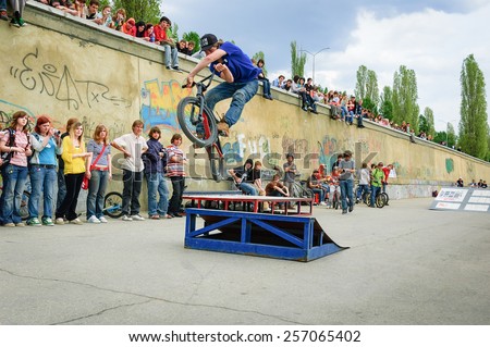 May 13, 2007, Saratov, Russia. Street competitions on BMX bikes. Jump