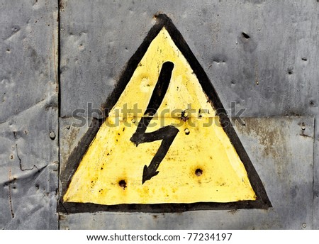 A metal plaque with a lightning for high voltage