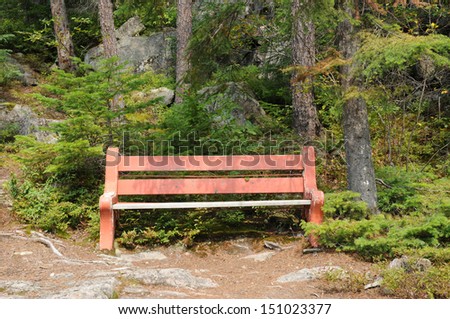 a bench in the Parc de la Caverne Trou de la Fee in Desbiens