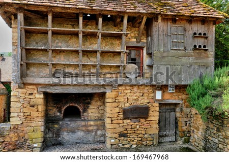 France, ild bread owenin the picturesque village of Urval