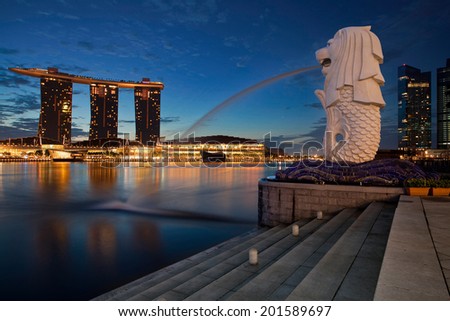 SINGAPORE-FEB 10 : The Merlion and the Marina Bay Sands Resort Hotel, billed as the world\'s most expensive standalone casino property at S$8 billion on Feb 10 , 2012 in Singapore.