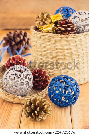 Composition with box, basket, pine cones and Christmas balls