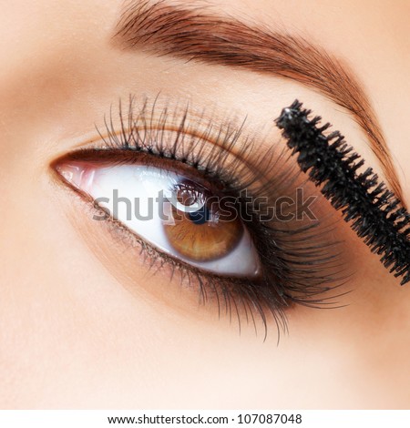 Makeup. Make-up. Applying Mascara. Long Eyelashes