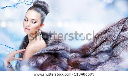 Winter Girl In Luxury Fur Coat. Fashion Fur