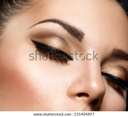 Eye Makeup. Beautiful Eyes Retro Style Make-up. Holiday Makeup detail. Eyeliner