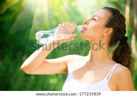 Young Woman Drinking Water from the bottle Healthy and Sporty Girl Doing Sport Outdoor Workout Young Woman Drinking Water from the bottle Healthy and Sporty Girl Doing Sport Outdoor Workout
