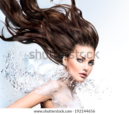 Fashion model Woman with water splash. Long blowing brown hair. Fantasy Girl. Mermaid. Fresh Water splashing on lady\'s body