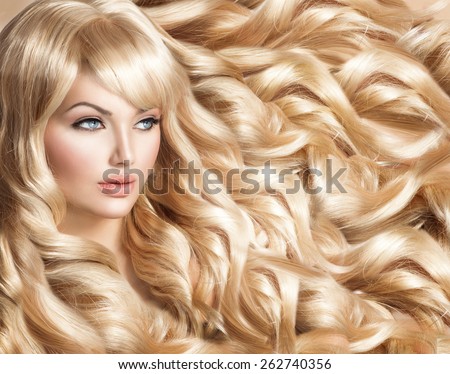 Beauty Blonde Woman Portrait. Beautiful model girl with long curly blond hair. Hairdressing, hairstyle. Healthy Long Wavy Hair. White Hair. Sexy Model. Perfect Skin and Make up. Hair Extensions